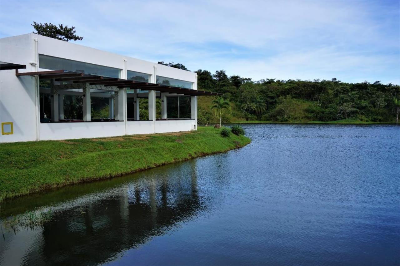 Hotel Vista Lago 圣地亚哥 外观 照片